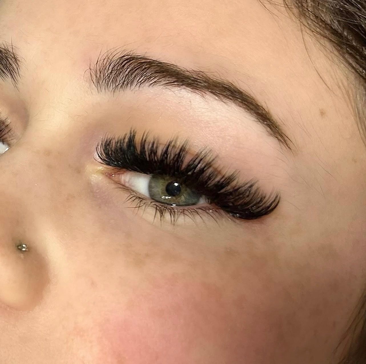 Full lash set by Amanda on green eyes