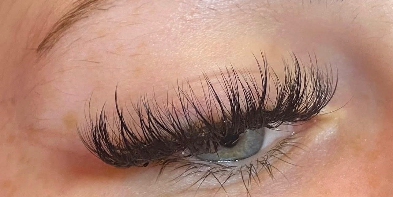 Textured wispy lash set by Amanda